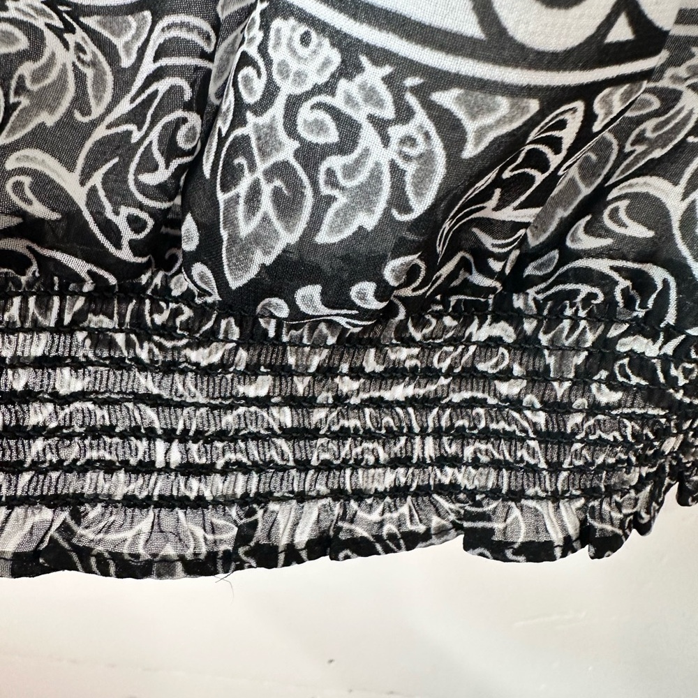 White House Black Market Black and White Patterned Women's Top size small - Picture 4 of 5